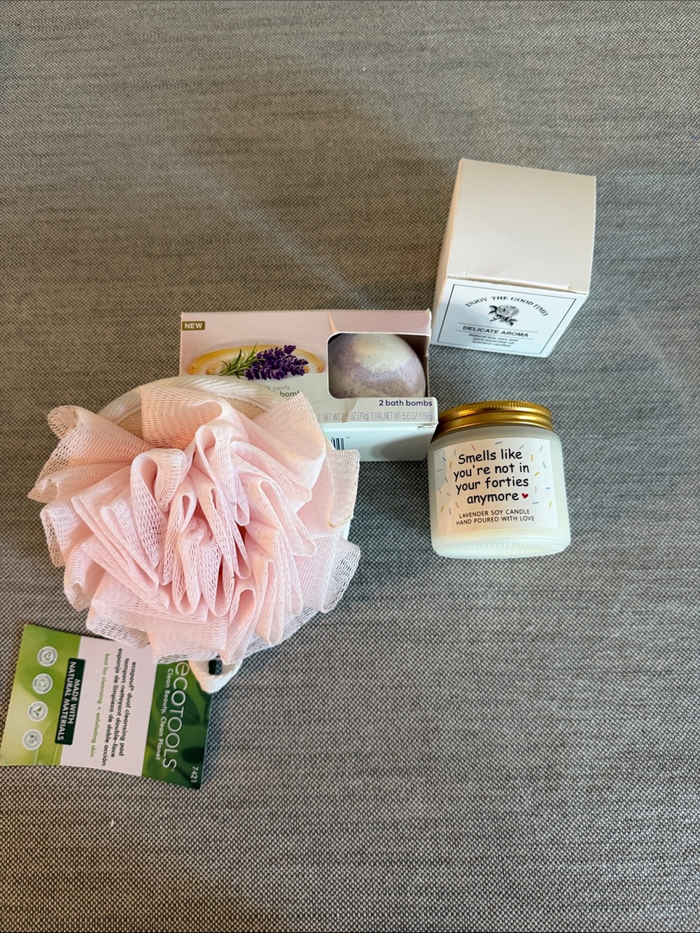Bath bombs, Pink Bath Pouf & Lavender Soy Candle Bath Set